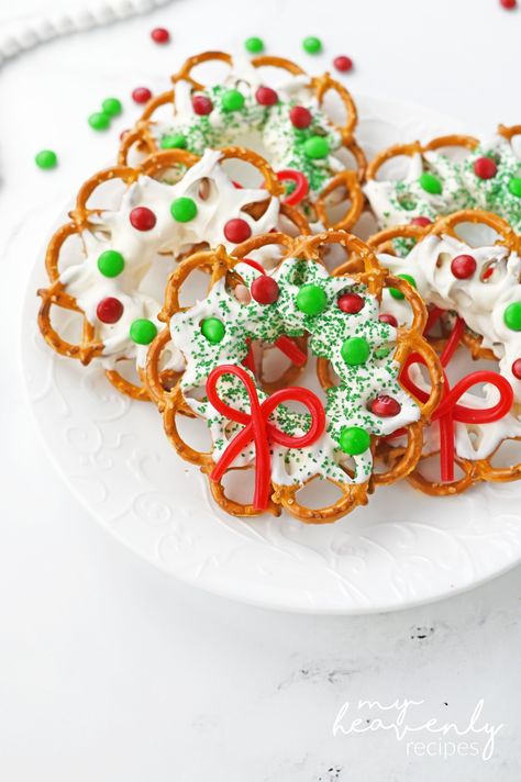 Pretzel Wreaths, Pretzel Wreath, Chocolate Pretzels Christmas, Pretzel Christmas, Christmas Pretzel, My Heavenly Recipes, Christmas Pretzels, Heavenly Recipes, Pretzel Treats