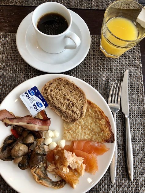 Coffee and Hearty European Breakfast in Eastern Europe Eastern European Breakfast, Europe Breakfast, Russian Breakfast, Eastern European Food, European Breakfast, German Breakfast, Ibs Friendly Food, Fried Sausage, Crepes Filling