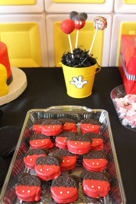 Cupcakes Minnie Mouse, Mickey Mouse Birthday Party Ideas, Mickey Mouse Party Decorations, Mickey Mouse Birthday Decorations, Mickey First Birthday, Mickey 1st Birthdays, Twodles Birthday, Mickey Mouse Themed Birthday Party, Mickey Mouse First Birthday