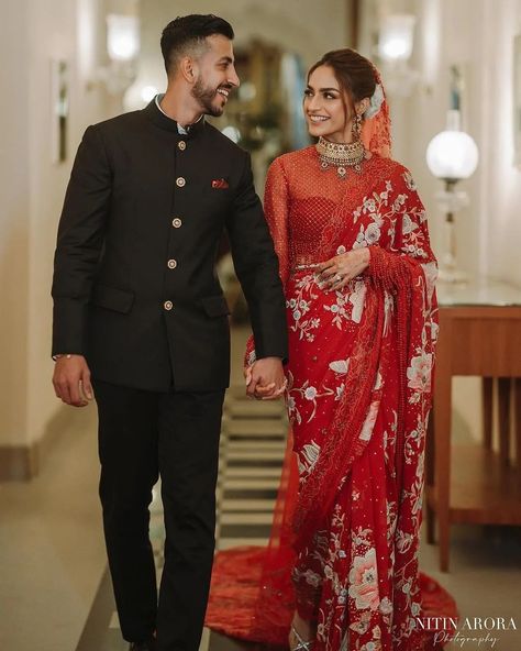 Bride In Red Saree With Groom, Reception Look For Couple, Reception Looks Bride, Reception Look For Bride And Groom, Red Saree Reception Look, Reception Couple Dress, Reception Look For Groom, Groom Reception Outfit Indian, Haldi Bride Groom