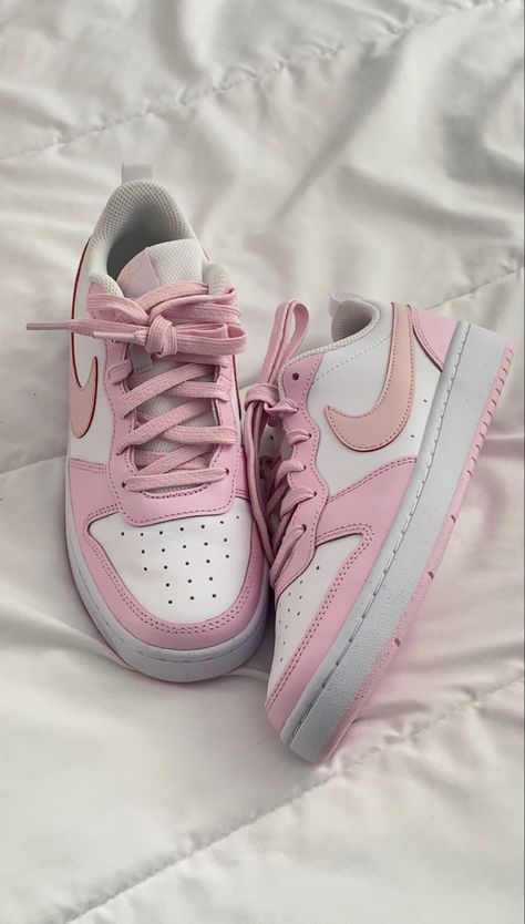 Nike Rosa, Dr Shoes, Trendy Shoes Sneakers, Preppy Shoes, Pretty Shoes Sneakers, Cute Nike Shoes, Cute Nikes, Girly Shoes, Shoe Inspo