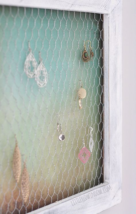 Wire Earring Holder DIY  |  littleredwindow.com  |  Keep your jewelry organized with this simple earring holder, it's really easy to make! Many Earrings, Jewelry Cleaner Diy, Diy Earring Holder, Jewerly Displays, Wire Earring, Diy Jewelry Holder, Astuces Diy, Earring Storage, Jewelry Organizer Diy