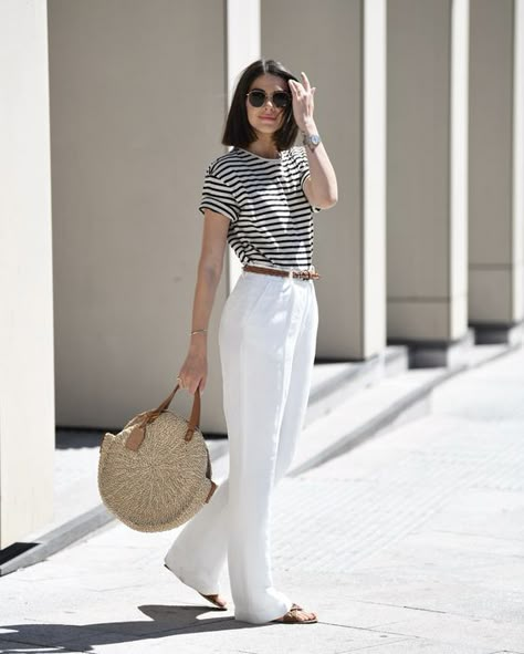 15+ Old Money Summer Outfit Ideas for Effortless Chic ☀️ White Linen Pants Outfit, Capsule Wardrobe Accessories, Parisian Summer, White Pants Outfit, Casual Chic Outfits, Chic Summer Outfits, White Linen Pants, Stripe Outfits, Wardrobe Accessories