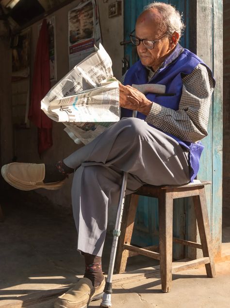 40 Funny (But True) Quotes About Growing Older - HubPages Old Man Reading, Reading A Newspaper, Human Photography, Man Reading, Reading Newspaper, Life Drawing Reference, Human Figure Sketches, Telling The Truth, Sketches Of People