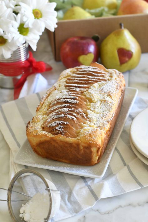 Apple And Yogurt Cake, Pear Apple Dessert, Apple Pear Cake, Apple And Pear Cake, Apple Loaf Cake Recipes, Apple Yogurt Cake, Pear Desserts, Apple Yogurt, Sunday Tea