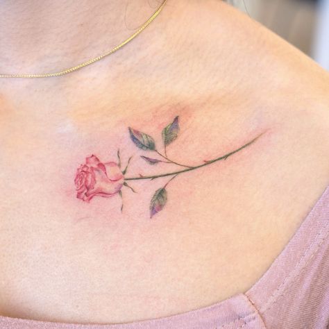 Rose on clavicle 🌹from my flash Rose Tattoos On Collar Bone, Collar Bone Tattoo Rose, Rose Tattoo Collar Bone, Rose Collarbone Tattoo, Rose Tattoo On Collarbone, Clavicle Rose Tattoo, Red Rose Collar Bone Tattoo, Collar Bone, Collar Bone Tattoo