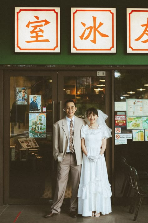 Hong Kong Wedding Dress, Hong Kong 1980s Wedding Photography, 90s Hong Kong Aesthetic Wedding, Retro Prewedding Photography, 80s Hongkong Pre Wedding, Hong Kong Style Wedding Photo, Wedding Photo Vintage, Retro Wedding Party, Hong Kong Pre Wedding Photoshoot