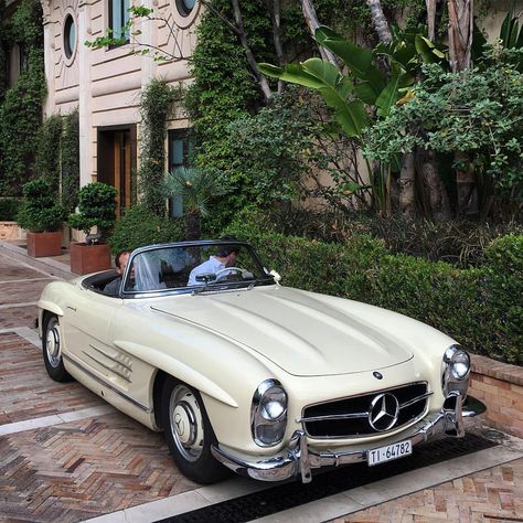 1,163 Likes, 11 Comments - Monaco (@balco.classics) on Instagram: “Mercedes-Benz 300 SL ” Austin Martin, Mercedes Benz 300 Sl, Old Mercedes, Carros Vintage, Old Vintage Cars, Mercedes Sl, Mercedes Benz 300, Mercedes Car, Classy Cars