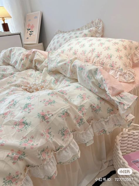 Aesthetic Abu Abu, Aesthetic Polos, Pink Bed Sheets, Aesthetic Bedroom Ideas, Aesthetic Floral, Pastel Room, Cute Bedroom Decor, Dream Room Inspiration, Room Makeover Bedroom