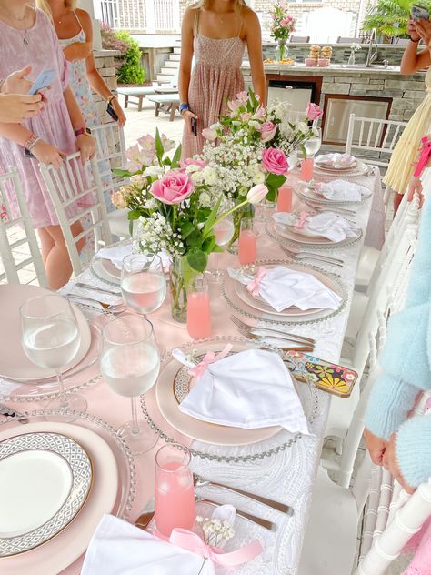 #aesthetic #pink #floral #brunch #birthdayparty #birthdaypartyideas #brunchideas #pinkaesthetictheme #springbrunch #16thbirthday Cute Brunch Birthday Ideas, Girly Brunch Aesthetic, Birthday Brunch Party Decorations Pink, Brunch House Party, Brunch Aethestic, Pink Aesthetic Bday Party, Pink Brunch Set Up, Brunch Pink Theme, Pink Birthday Party Inspiration