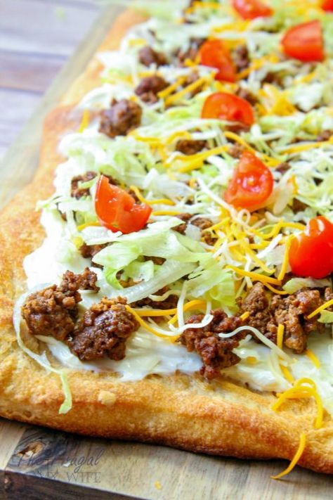 Taco Pizza With Biscuits, Taco Pizza Appetizer, Easy Taco Pizza Recipe, Taco Pizza With Crescent Rolls Pillsbury, Pizza On Crescent Roll Dough, Easy Taco Pizza Crescent Rolls, Pizza Dough Pillsbury Recipes, Crescent Roll Tacos, Pizza Using Pillsbury Pizza Dough