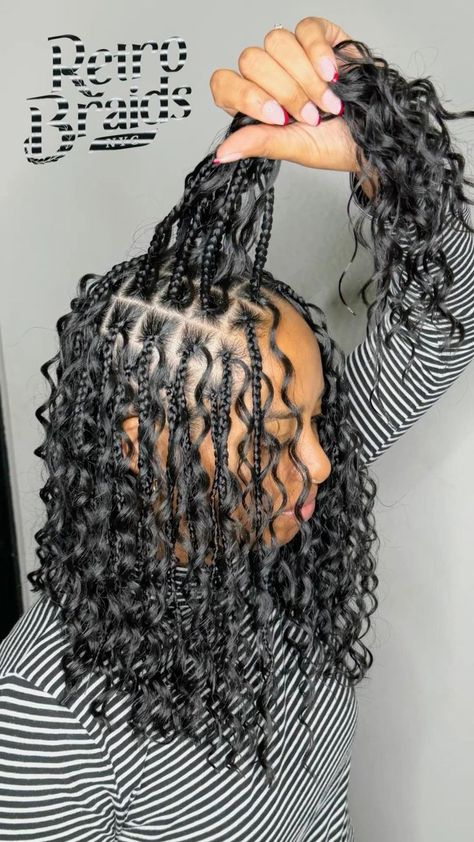 Braid Hairstyles Curly Ends, Boho Short Box Braids Black Women, Beautiful Braids Long Hair, Boho Goddess Knotless Braids Bob, Boho Scalp Braids Black Women, Boho Braid Bob Braids, Bob Length Braids For Black Women, Boho Knotless Shoulder Length, Summer Braid Styles 2024