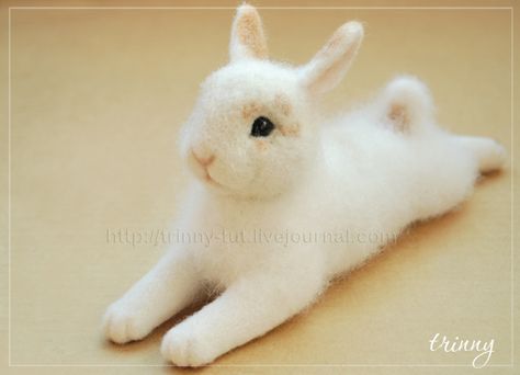 snow rabbit by -trinny-, via Flickr Cutest Bunny Ever, Tovad Ull, Felted Bunny, Needle Felting Diy, Needle Felting Tutorials, Felt Bunny, Needle Felting Projects, Wool Projects, Felt Patterns