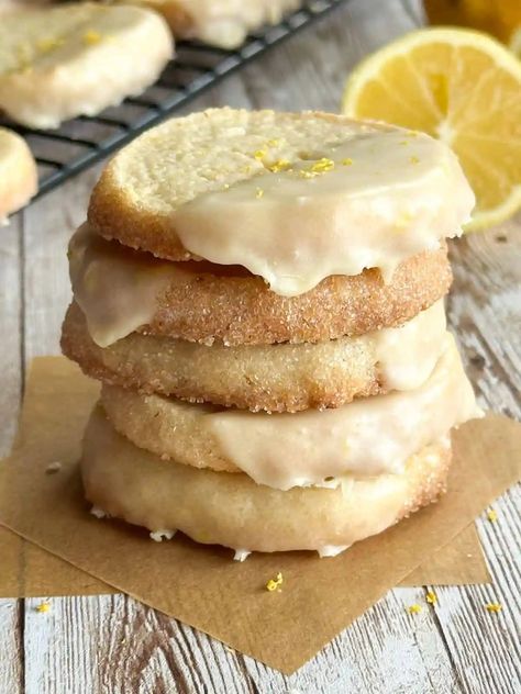 Lemon Sourdough, Sourdough Dessert, Sourdough Lemon, Sourdough Ideas, Pecan Shortbread Cookies, Recipe Using Sourdough Starter, Lemon Shortbread, Discard Recipe, Lemon Shortbread Cookies