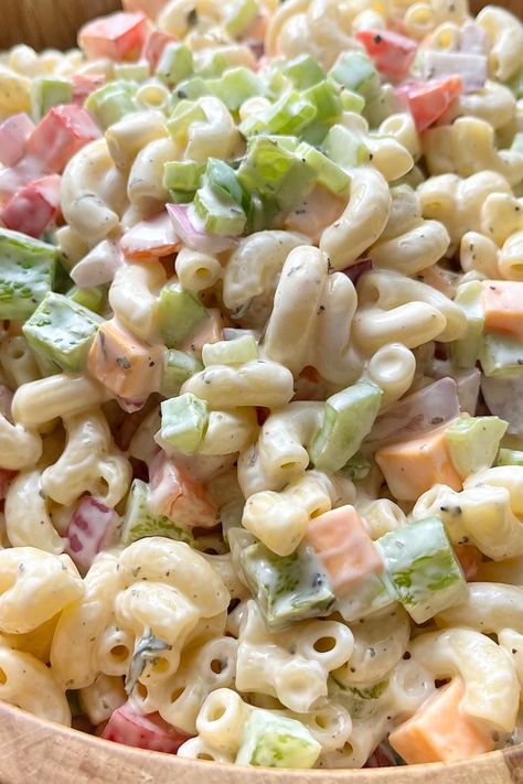 Creamy Cheddar Pasta Salad with Mayonnaise Pasta Salad Recipe Mayo, Cheddar Macaroni Salad, Creamy Pasta Salad Dressing, Cheddar Pasta Salad, Salad With Mayonnaise, Cheddar Pasta, Mayo Pasta Salad Recipes, Macaroni Pasta Salad, Pasta With Mayonnaise