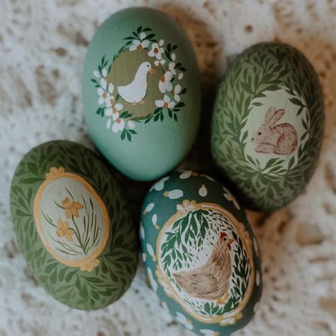 Creative Easter Eggs, Easter Egg Art, Decorated Eggs, Painted Eggs, Easter Egg Designs, Easter Egg Crafts, Easter Egg Painting, Easter Inspiration, Egg Crafts