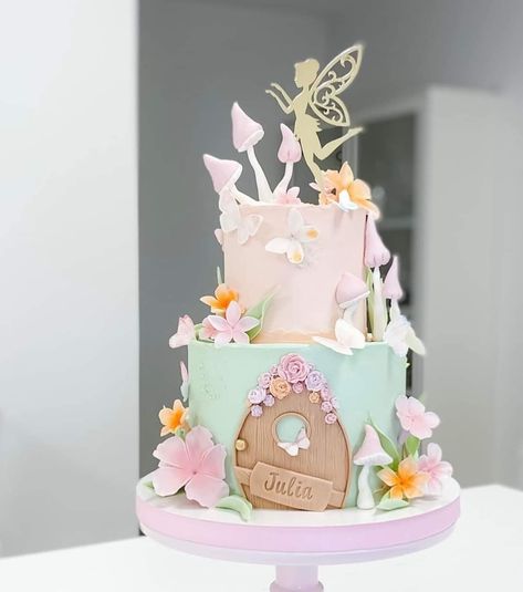 Fairy Garden Birthday Cake, Fairy Castle Cake, Baby Cake Design, Fairy Birthday Themes, Garden Birthday Cake, Fairy Theme Birthday Party, Fairy Garden Cake, Fairy Birthday Cake, Fairy Garden Birthday Party