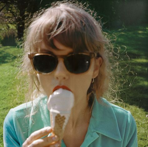 Taylor Swift Profile, Taylor Swift Photoshoot, Taylor Swift Fotos, 1989 Taylor's Version, Summer Taylor, Estilo Taylor Swift, Taylor Swift Cute, Swift Photo, Taylor Swift 1989