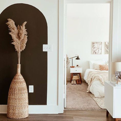 Painted Arch Walls Are So Hot Right Now • Trend Spotting • Little Gold Pixel  #arch #arches #paintedarch #archwall Painted Arch, Wall Trends, How To Make Headboard, Boho Gallery Wall, Popular Interior Design, Arched Headboard, Arch Wall, Wall Murals Painted, Small Wall