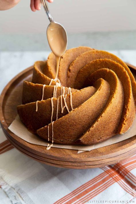 Pumpkin bundt cake Zucchini Sauce, White Sausage, Pumpkin Bundt, Pumpkin Bundt Cake, Mark Bittman, Baking Journal, Streusel Muffins, Thanksgiving Food Desserts, Apple Cake Recipes