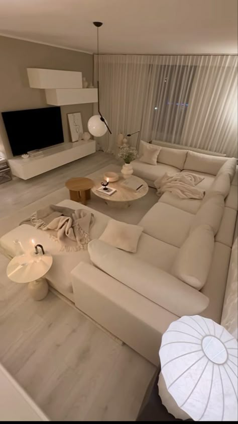 Aesthetic Big Living Room, White Modern House Interior Design, 2 Rooms Apartment Design, Minimalist Small House Design Interior, Dnevne Sobe Ideje, Beige Aesthetic House, Beige House Aesthetic, Dream House Minimalist, Home Inspo Aesthetic