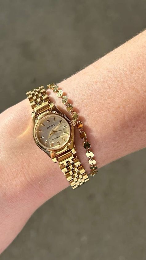 Gold Woman Watch, Outfits With Watches Women, Gold Womens Watches, Cute Gold Watch, Watch Gold Women's, Gold Watch Stack, Gold Women’s Watch, Watch Stacked With Bracelets, Gold Jwelery Designs