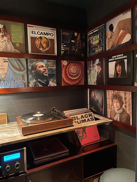 Record Station Aesthetic, Music Listening Room Vinyl Records, Music Listening Nook, Record Lounge Room, Rustic Movie Room, Mcm Music Room, Home Listening Room, Record Built In, Vinyl Listening Area