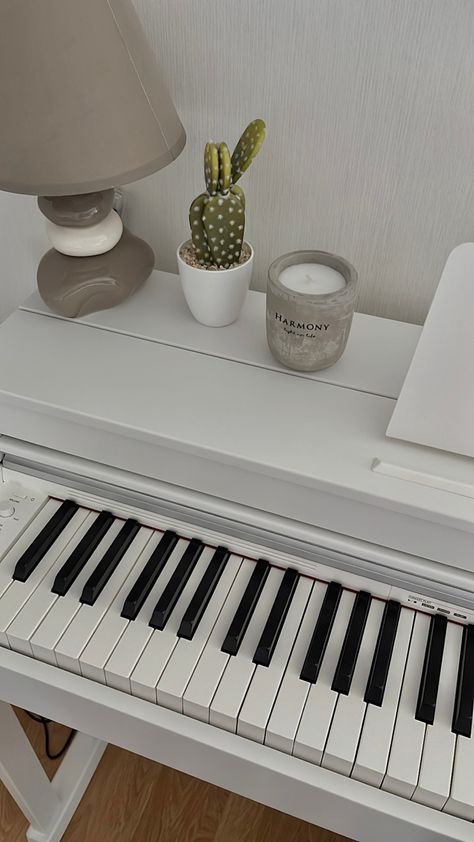 Piano Widget, White Piano Aesthetic, Keyboard Piano Aesthetic, Piano Room Decor, Piano Decor, White Piano, Music Keyboard, Piano Practice, Music Tutorials