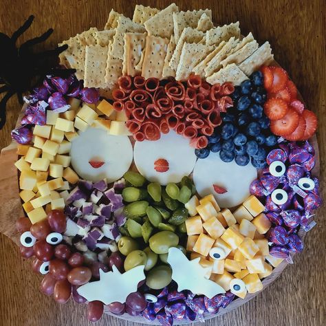 Hocus Pocus Hocus Pocus Veggie Tray, Hocus Pocus Appetizers, Hocus Pocus Board Food, Hocus Pocus Snack Board, How To Make Hocus Pocus Charcuterie Board, Sanderson Sister Charcuterie Board, Hocus Picks Charcuterie, Hocus Pocus Cheese Board, Hocus Pocus Charcuterie Board