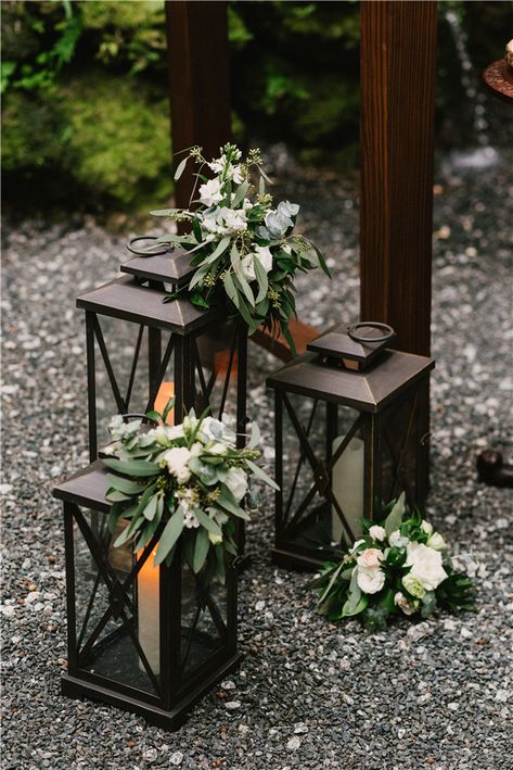 Stunning Lantern Wedding Decorations on a Budget Lantern Aisle Decor, Black Lantern Wedding, Black Lantern Centerpiece, Lantern Wedding Decor, Decorate Lantern, Lanterns With Flowers, Wedding Decor Flowers, Wedding Aisles, Lanterns Wedding