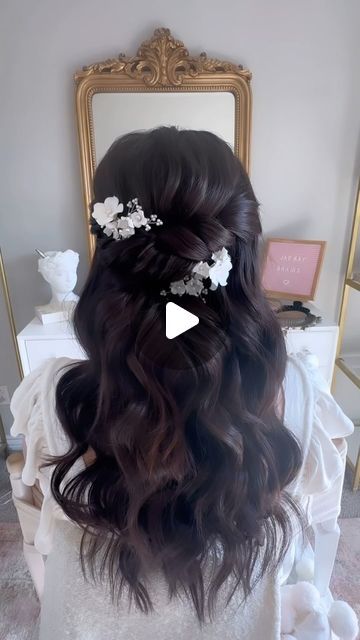 Jay Kay Braids & Bridal on Instagram: "Brunette bridal hair inspo!💍
We are loving this simple and clean bridal Halfup hairstyle ft our Flora Clips! 🤍✨
this product is tagged and available for purchase! Or comment , “Flora” and I will DM you a link ✨
.
Wearing @cashmere_hair clip in extensions! Use code JAYKAY for your discount 💗" Brunette Bridal Hair, Cashmere Hair, Jay Kay, Bridal Braids, Clip In Extensions, We Are Love, Clip Ins, Bridal Hair, Hair Inspo