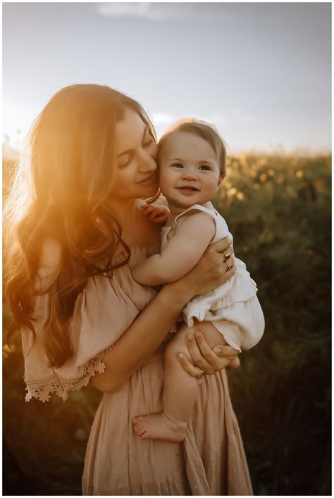 Mommy And Newborn Photo Shoot Outside, Mama Photoshoot, Mom And Baby Photography, Mustard Field, Mommy Daughter Photography, Mom Daughter Photos, Couple Photography Winter, Sunflower Photoshoot, Mommy Daughter Photoshoot