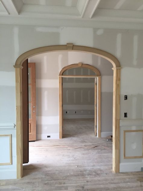 Molding Around Arched Doorway, Arch Doorway Trim Diy, Rounded Doorway Trim, Archway Molding Diy, Interior Arch Design Ideas, Build Arch Doorway, Arched Doorway Molding, Door Arches Interior, Trim On Arched Opening