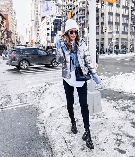 Silver Puffer Jacket Outfit, Silver Jacket Outfit, Puffy Jacket Outfit, Puffer Coat Outfit, Silver Puffer Jacket, Nyc Winter Outfits, Cold Outfit, Winter Jacket Outfits, Silver Outfits