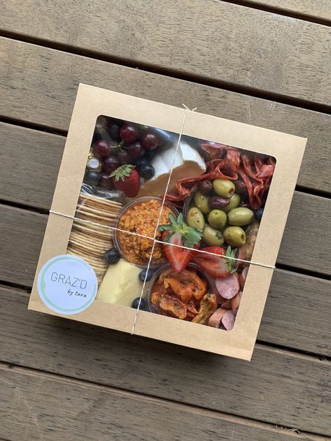 Charcuterie Boxes To Go, Food Platters Party, Charcuterie Lunch, Charcuterie Boxes, Grazing Food, Grazing Boxes, Graze Box, Charcuterie Gifts, Picnic Box