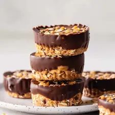 No-Bake Peanut Butter Oat Cups Peanut Butter Oat Cups Recipe, Peanut Butter Oats Cups, No Bake Peanut Butter Chocolate Oat Cups, 6 Ingredient No Bake Peanut Butter Chocolate Oat Cups, Peanut Butter Chocolate Oat Cups, Oatmeal Bites, Best Peanut Butter Cookies, Peanut Butter Oats, Chunky Peanut Butter