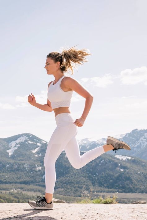 Put Your Sneakers On — We’re Going For a Run With This Year’s Hottest Songs Running Figure Reference, Ootd Leging, Woman Running Photography, Running Pose Reference, Run Pose, Running Photoshoot, Running Reference, Running Poses, Women Fitness Photography