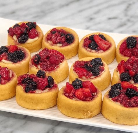 vanilla pudding dessert shells with macerated mixed berries  - Sweet Savory and Steph Dessert Shells, Vanilla Pudding Desserts, Mixed Berry Dessert, Fresh Fruit Desserts, Vanilla Desserts, Pudding Dessert, No Cook, Berry Dessert, Ww Desserts