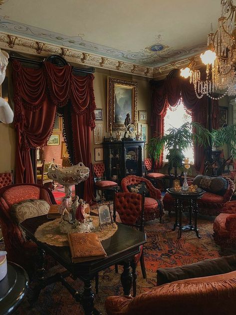 Maximalist Decor Moroccan, Burlesque Bedroom, Victorian Gothic Bedroom, Parlor Room Ideas, 1930s Interior Design, Victorian Sitting Room, Seance Room, Maniac Mansion, Victorian Bedrooms