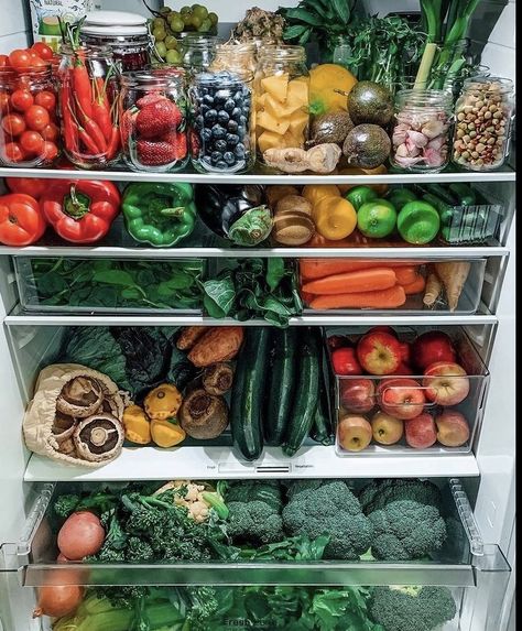 Vegan Fridge, Healthy Fridge, Healthy Groceries, Makanan Diet, Healthy Food Motivation, Fruit And Veg, Whole Foods, Healthy Nutrition, Raw Vegan