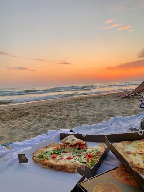 beachsummersummer foodpizzabeach funoceansand2022 Close To Home, Great Outdoors, Summer Season, The Great Outdoors, Tips And Tricks, Summer Vibes, Relaxation, Pizza, Lips