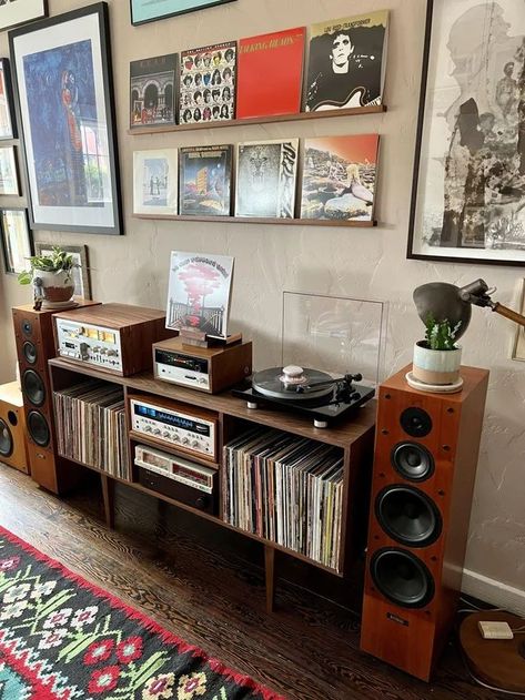 Mid Century Modern Room, Coffee Lifestyle, Vinyl Shelf, Home Music Rooms, Vinyl Room, Record Room, White Clover, Dekorasi Kamar Tidur, Apartment Decor Inspiration