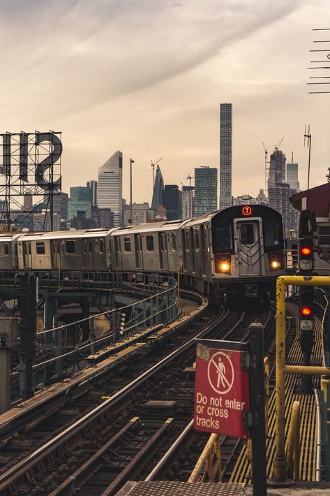 Manhattan Street Photography, Subway Train Side View, Ny Subway Aesthetic, Borderline Madonna, Subway Train Aesthetic, New York Subway Aesthetic, Subway Wallpaper, Nyc Subway Aesthetic, New York Subway Station