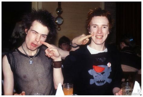 Sid Vicious and Johnny Rotten Bob Gruen 1977 Johnny Rotten, Sid Vicious