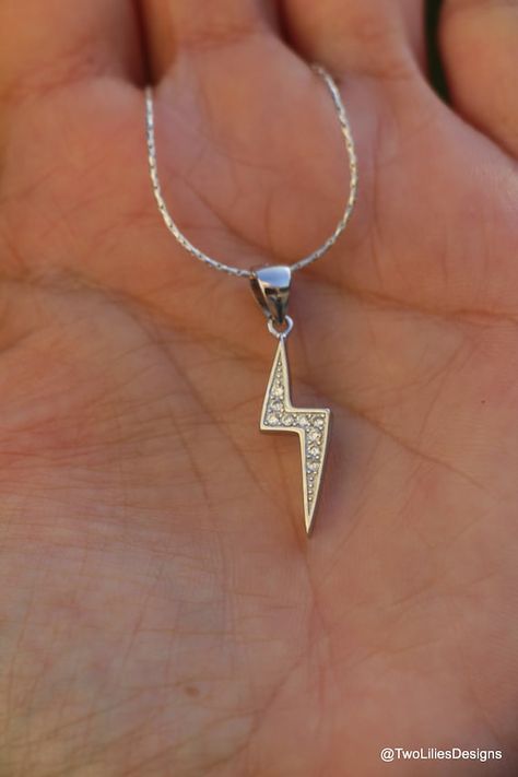 Check out this item in my Etsy shop https://www.etsy.com/listing/915595096/silver-lightning-bolt-necklace-sparkly Harry Potter Scar, 2023 Aesthetic, Lightning Bolt Necklace, Jewelry Dainty, Lightning Bolt, Gold Filled Jewelry, Elegant Woman, Arrow Necklace, Jewelry Necklace Pendant