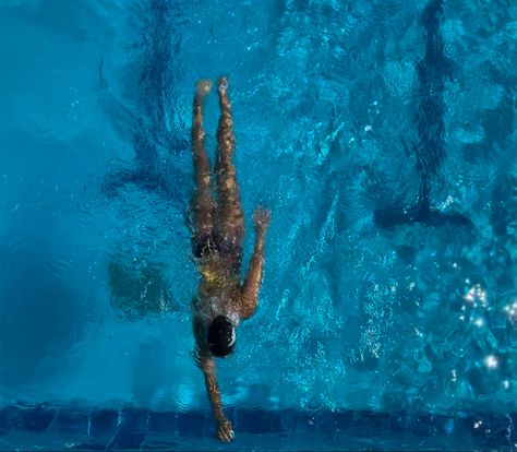 #swim #swimming #pool #sports #swimmer #summer #aesthetic #inspiration #photography #photo Swimming Aesthetic Pictures, Learn To Swim Aesthetic, Swimming Laps Aesthetic, Swimming Lessons Aesthetic, Swim Teacher Aesthetic, Swim Training Aesthetic, Olympic Swimmer Aesthetic, Swim Girl Aesthetic, Swimmer Aesthetic Girl