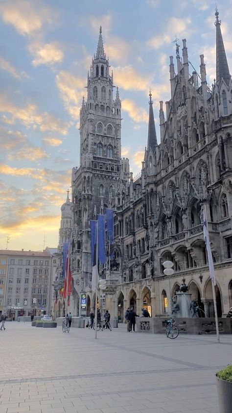 Germany Places To Visit, Munich Germany Photography, Germany Beautiful Places, Munich Germany Aesthetic, Germany Places, German Country, Germany Video, Marienplatz Munich, Things To Do In Germany