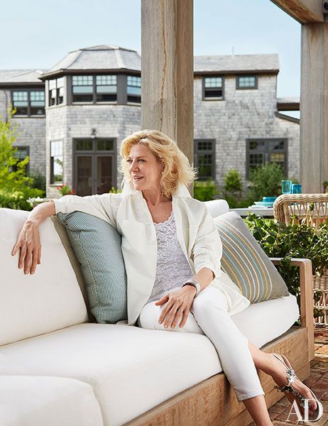 Sir Evelyn and Lady de Rothschild's Gracious Hideaway on Martha's Vineyard Photos | Architectural Digest Vineyard Home, Rose Tarlow Melrose House, Ralph Lauren Paint, Country Table, Martha’s Vineyard, Martha's Vineyard, Marthas Vineyard, Celebrity Houses, Bathroom Remodel Master