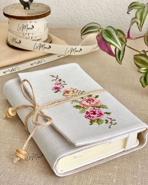 Recycled Magazine, Book Binding Diy, Fabric Book Covers, Embroidery Book, Pola Sulam, Handmade Notebook, 자수 디자인, Sewing Embroidery Designs, Hand Embroidery Art