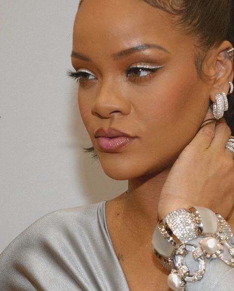 Rihanna Fenty, Fenty Beauty, Rihanna, Last Night, Makeup, Silver, On Instagram, Beauty, Instagram